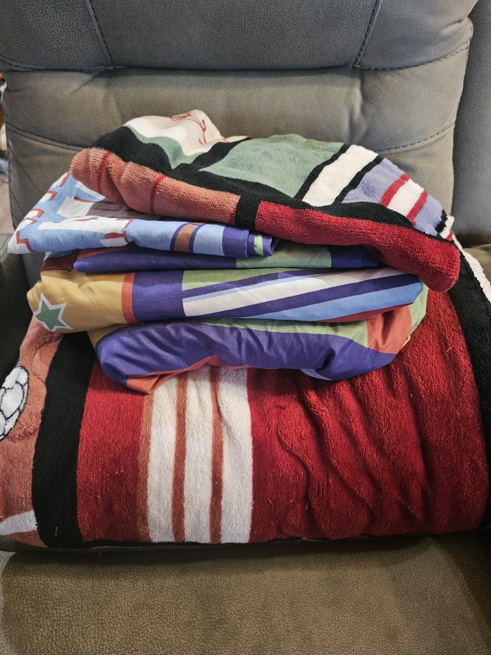 Full Size Sports Bedding Set Very Warm Plush Blanket 3 Pillowcases Flat & Fitted